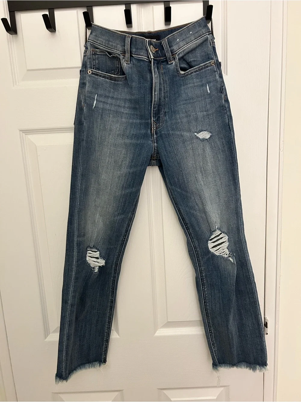 Distressed High-Rise Cropped Straight STRETCH Jeans